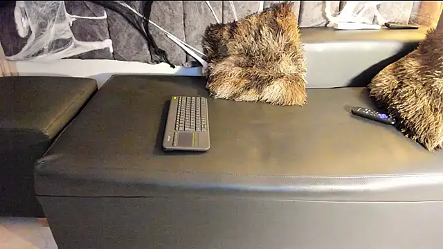 Snapshot of Rowan_Mills chatting on November 2025 08:22:02 PM Rowan Mills online show from November 2025 08:22:02 PM