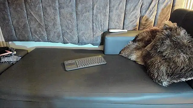 Snapshot of Rowan_Mills chatting on November 2025 08:29:01 PM Rowan Mills online show from November 2025 08:29:01 PM