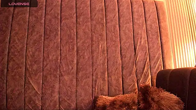 Snapshot of Rowan_Mills chatting on November 2025 08:16:01 PM Rowan Mills online show from November 2025 08:16:01 PM