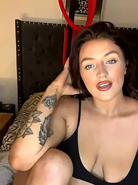 LolaRaee online show from September 2025 01:32:01 PM