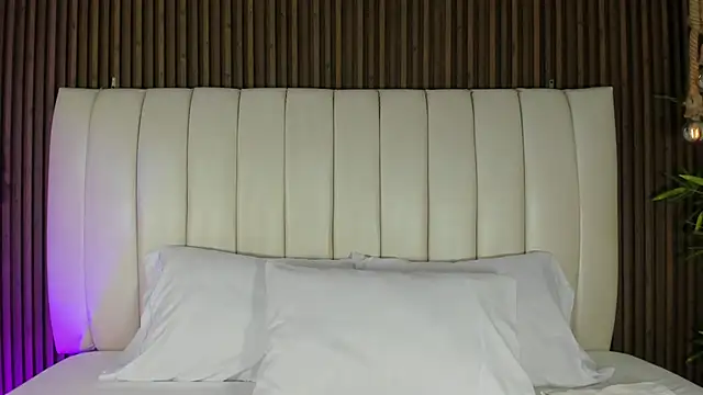 Snapshot of AliHamilton chatting on October 2025 10:43:02 PM AliHamilton online show from October 2025 10:43:02 PM