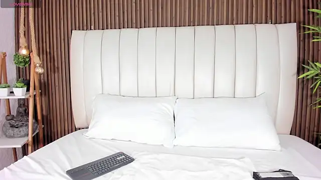 Snapshot of AliHamilton chatting on October 2025 11:17:02 PM AliHamilton online show from October 2025 11:17:02 PM