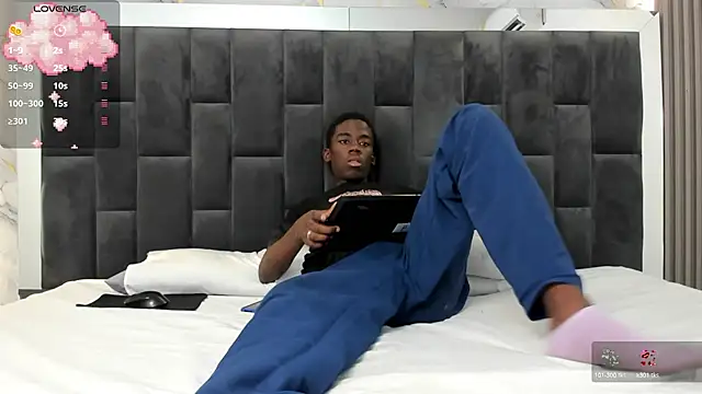 Snapshot of Alan_blacke chatting on September 2025 08:13:01 PM Alan blacke online show from September 2025 08:13:01 PM