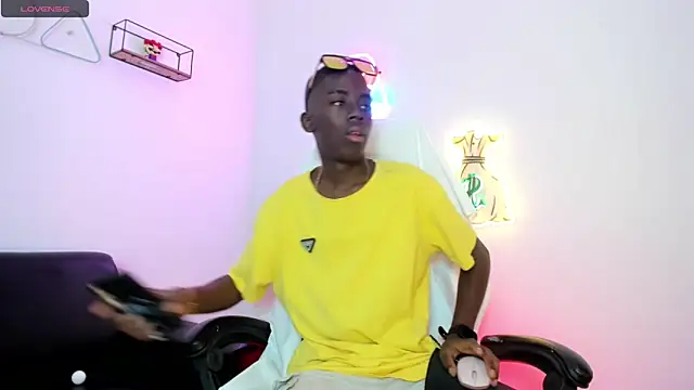 Snapshot of Alan_blacke chatting on October 2025 07:47:02 PM Alan blacke online show from October 2025 07:47:02 PM