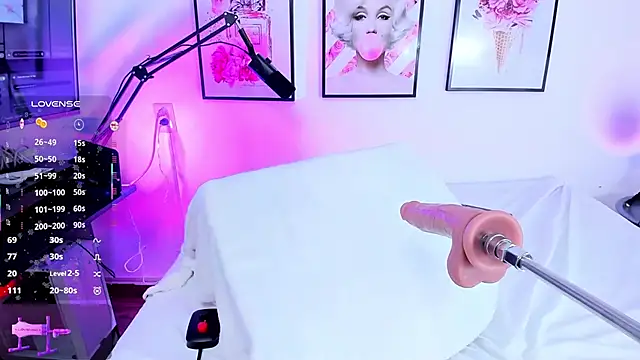 Snapshot of little_ivonne chatting on November 2025 08:31:01 PM little ivonne online show from November 2025 08:31:01 PM