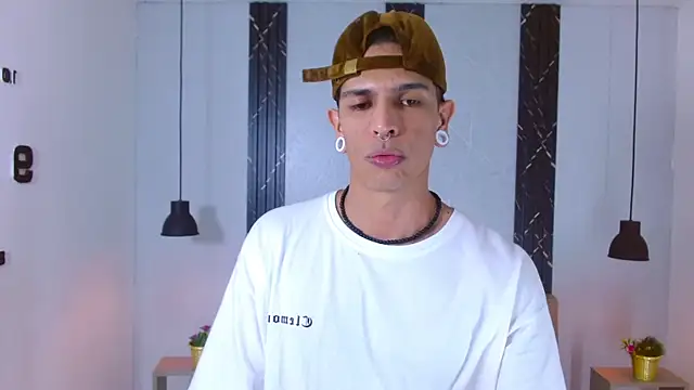 Franvill Trato online show from October 2025 06:52:02 PM