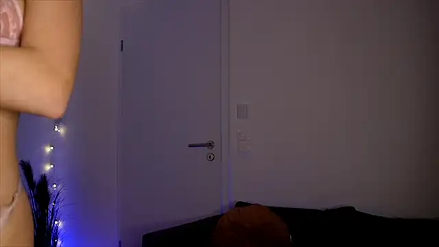 SophieFleur online show from October 2025 08:19:01 PM