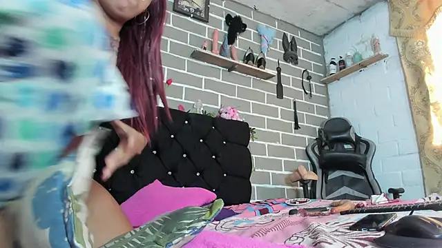 CharlotteBrowm online show from October 2025 06:13:02 PM