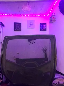 Snapshot of Samara_SaenzV chatting on November 2025 01:48:01 AM Samara SaenzV online show from November 2025 01:48:01 AM