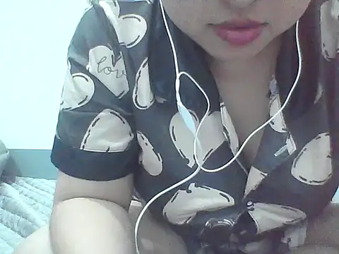 DonnaBae online show from September 2025 04:42:01 PM