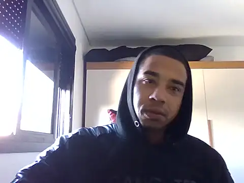 JUNINHOLEKE online show from September 2025 11:45:02 AM
