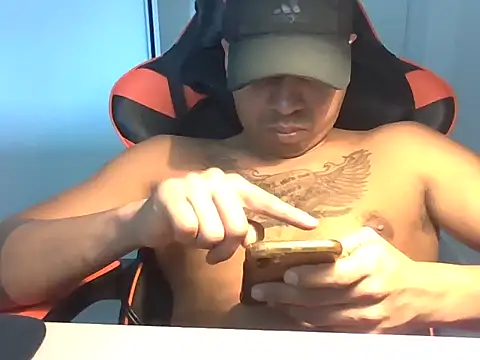 JUNINHOLEKE online show from September 2025 05:03:01 PM