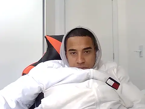 JUNINHOLEKE online show from September 2025 06:32:02 PM