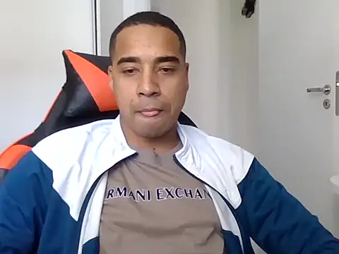 JUNINHOLEKE online show from September 2025 06:44:01 PM