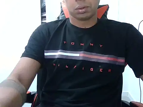 JUNINHOLEKE online show from September 2025 12:21:02 PM