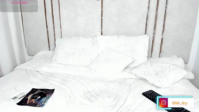 Lilith dry online show from October 2025 06:50:02 PM