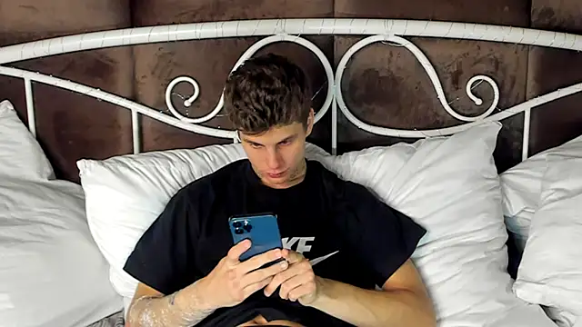 Snapshot of JackWolw chatting on October 2025 07:33:01 AM JackWolw online show from October 2025 07:33:01 AM