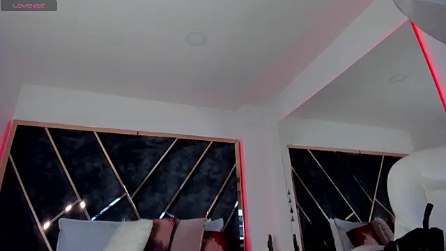 SusanaHenao online show from October 2025 05:34:01 PM