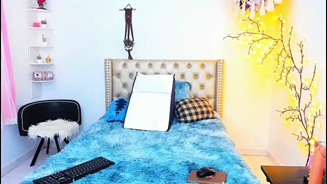 LenaStylesOA online show from September 2025 03:26:02 PM