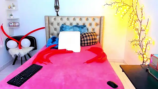 LenaStylesOA online show from October 2025 01:46:02 PM