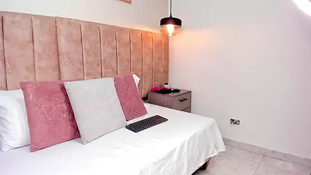 Snapshot of Karina_Harris chatting on October 2025 12:35:02 PM Karina Harris online show from October 2025 12:35:02 PM