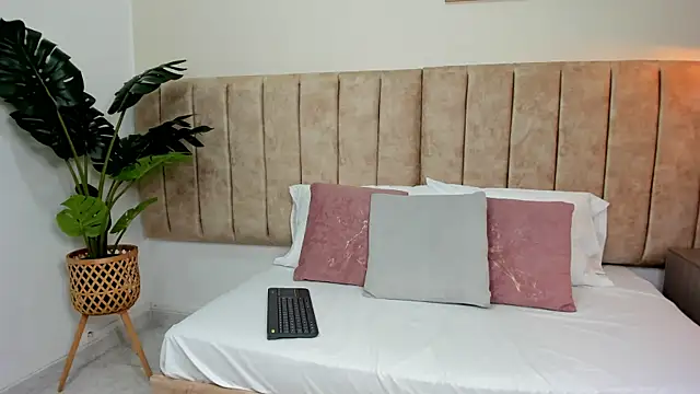 Snapshot of Karina_Harris chatting on October 2025 12:25:01 PM Karina Harris online show from October 2025 12:25:01 PM