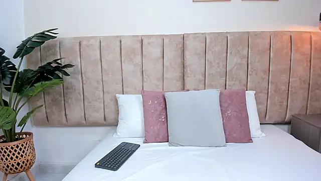 Snapshot of Karina_Harris chatting on October 2025 12:25:01 PM Karina Harris online show from October 2025 12:25:01 PM