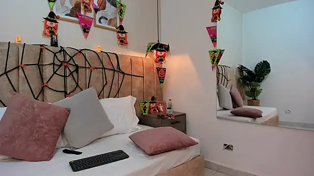 Snapshot of Karina_Harris chatting on October 2025 01:37:01 PM Karina Harris online show from October 2025 01:37:01 PM