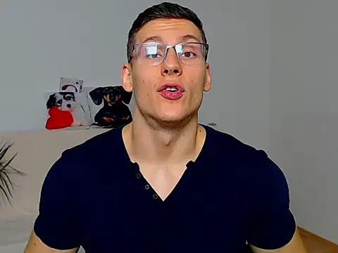 Snapshot of ZeinMiracles chatting on October 2025 06:28:02 PM ZeinMiracles online show from October 2025 06:28:02 PM