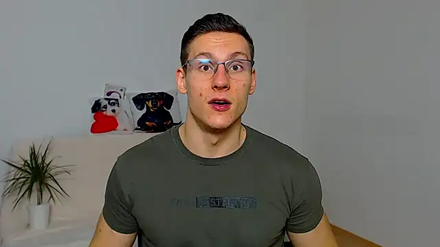 Snapshot of ZeinMiracles chatting on November 2025 09:03:02 PM ZeinMiracles online show from November 2025 09:03:02 PM