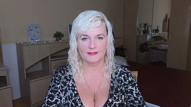 Snapshot of Vina_Vision chatting on October 2025 10:12:02 AM Vina Vision online show from October 2025 10:12:02 AM