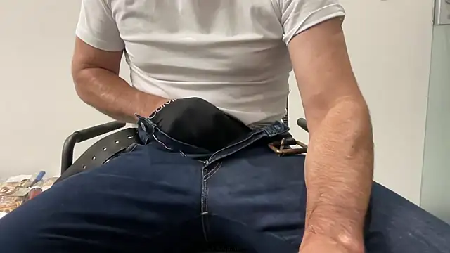 Snapshot of harrys74 chatting on November 2025 04:30:01 PM harrys74 online show from November 2025 04:30:01 PM