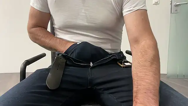 Snapshot of harrys74 chatting on November 2025 12:15:01 PM harrys74 online show from November 2025 12:15:01 PM