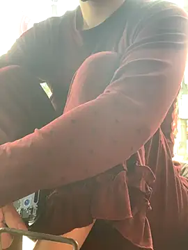 Snapshot of Tieuvi_18 chatting on November 2025 12:43:01 AM Tieuvi 18 online show from November 2025 12:43:01 AM