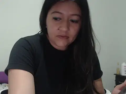 Fernanda Ayola  online show from September 2025 02:44:02 AM