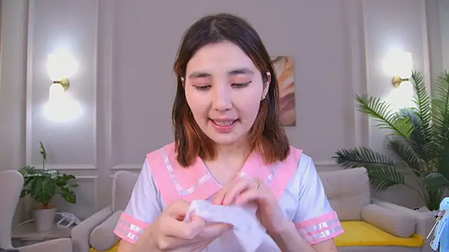 Sara  lu online show from September 2025 02:28:01 PM