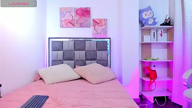 18zoe   online show from September 2025 09:58:01 PM