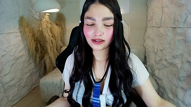 luna  r online show from October 2025 07:56:01 PM