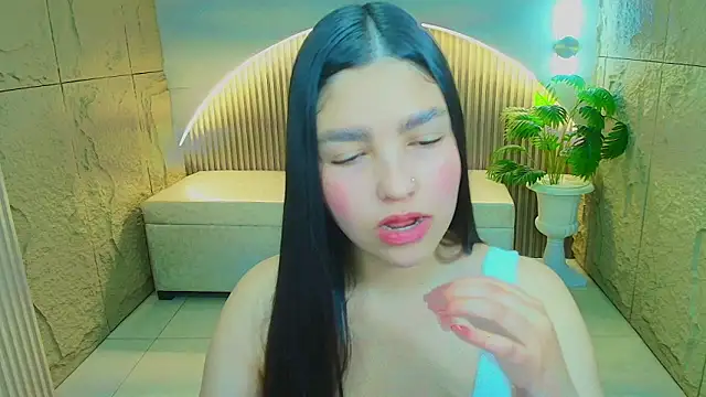 luna  r online show from October 2025 12:27:01 PM