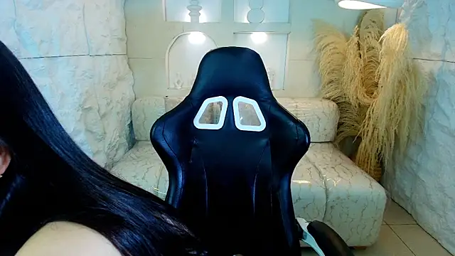 luna  r online show from November 2025 07:46:01 PM