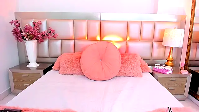 AnnieVegga online show from October 2025 04:08:01 PM