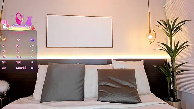 SolAvelar online show from October 2025 03:58:02 AM