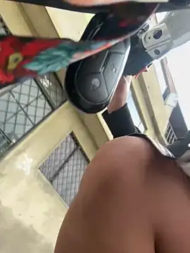 -Mia1 online show from November 2025 03:22:01 PM