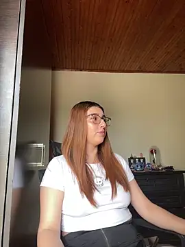 CoraVibes online show from September 2025 07:39:01 PM