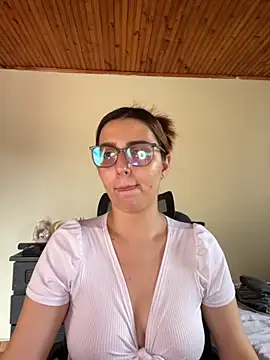 CoraVibes online show from September 2025 07:52:01 PM