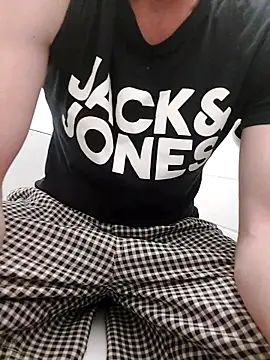 Snapshot of Hahahhdsj112 chatting on October 2025 09:35:01 PM Hahahhdsj112 online show from October 2025 09:35:01 PM