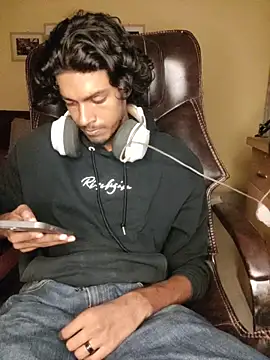 Snapshot of thecatfish chatting on November 2025 01:55:01 PM thecatfish online show from November 2025 01:55:01 PM