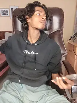 Snapshot of thecatfish chatting on November 2025 04:11:01 AM thecatfish online show from November 2025 04:11:01 AM