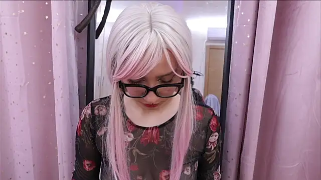 Snapshot of CoralineSky chatting on October 2025 09:26:02 PM CoralineSky online show from October 2025 09:26:02 PM