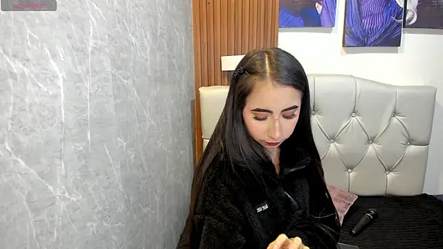 Sophi Thaylorr online show from October 2025 01:36:03 PM